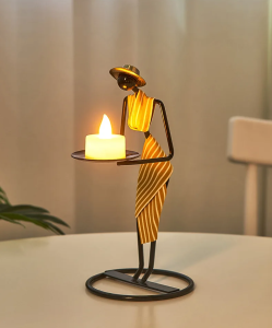Etniczny świecznik metalowy stylizowana figurka